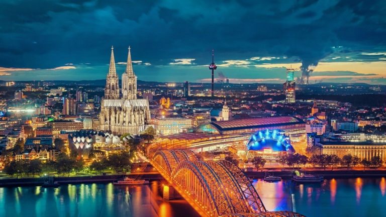 Koln - oraș înfrățit cu municipiul Cluj-Napoca - își deschide porțile pentru voluntarii români
