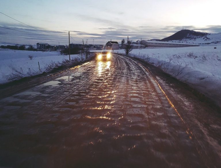 Principala rută turistică a Clujului este înecată în noro