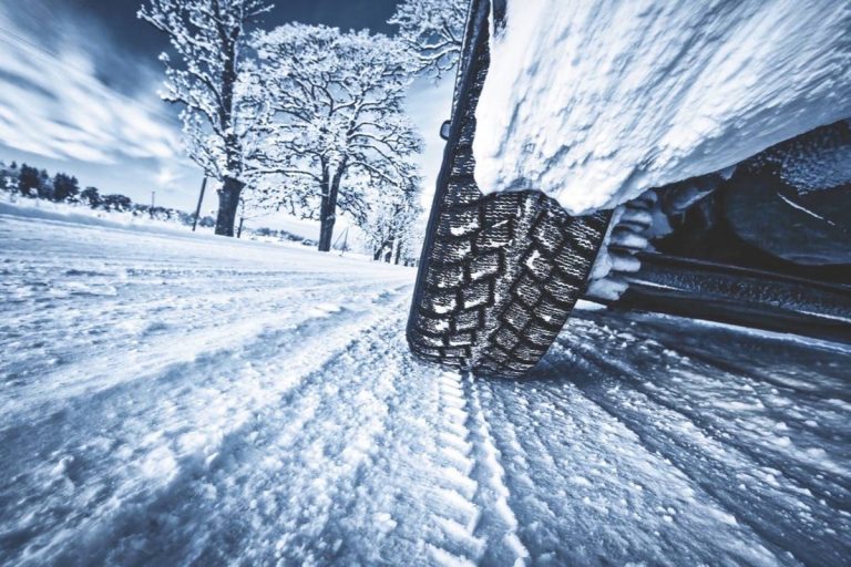 Top 6 lucruri esenţiale pentru echiparea corespunzătoare a autoturismului pe timpul iernii