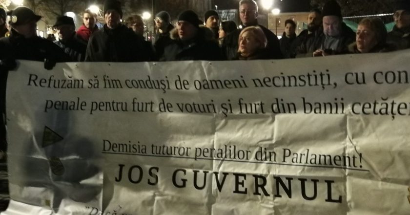 A doua zi de proteste la Cluj! Oamenii o susţin pe Laura Codruța Kovesi