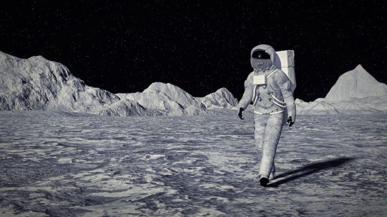 Planetariu Mobil revine la Cluj cu un nou spectacol: "Jumătate de secol de la primul pas pe Lună"