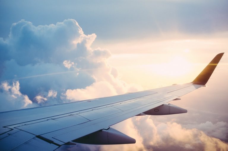 Cum poți găsi chiar azi cele mai ieftine bilete de avion
