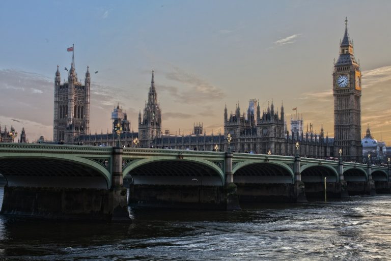 De ce sa te inscrii intr-un program Work and Travel UK