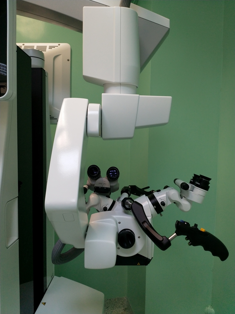Un microscop operator ultramodern - destinat microchirurgiei reconstructive - a intrat de azi în dotarea Spitalului de Recuperare Cluj