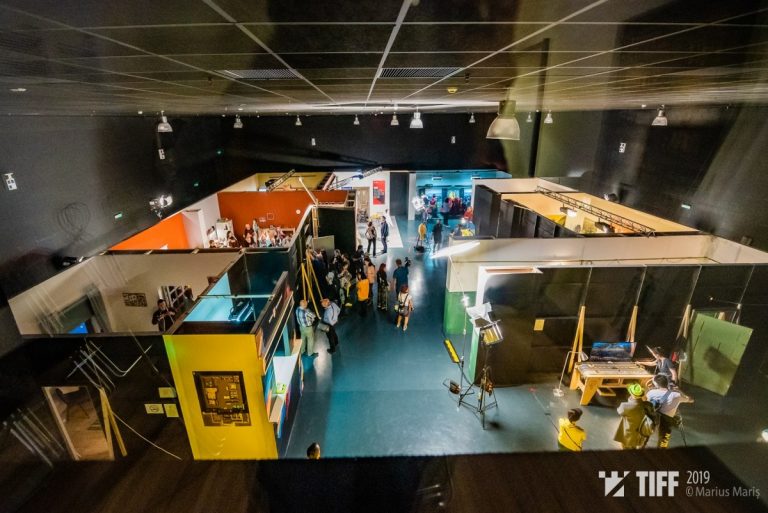 Cluj: cel mai mare platou de filmare dedicat amatorilor de cinema a fost inaugurat astazi, de regizorul francez Michel Gondry 6 uzina filmelor de amatori