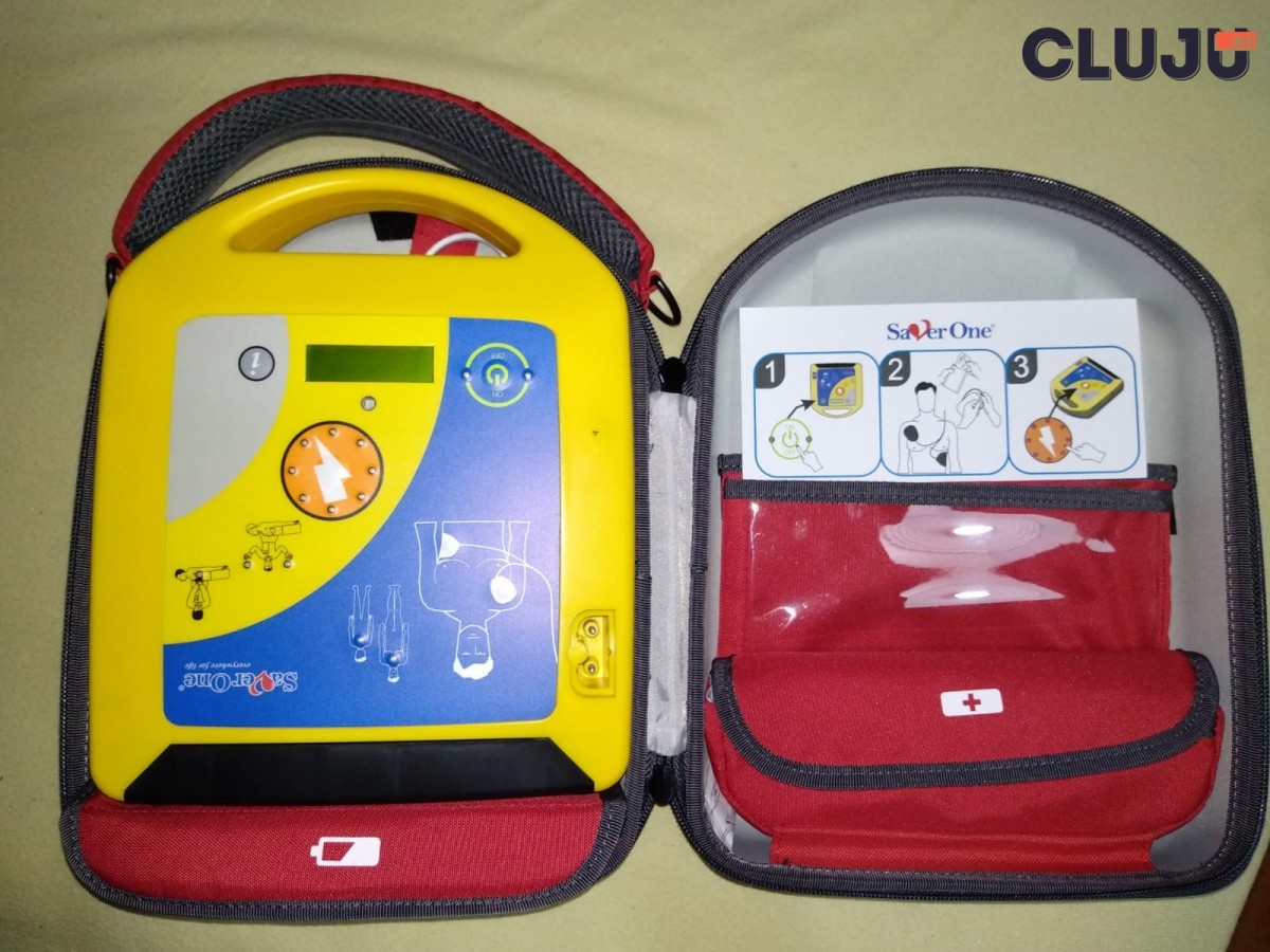 Asociația Studenților Kinetoterapeuți a cumpărat primul defibrilator extern automat din Cluj