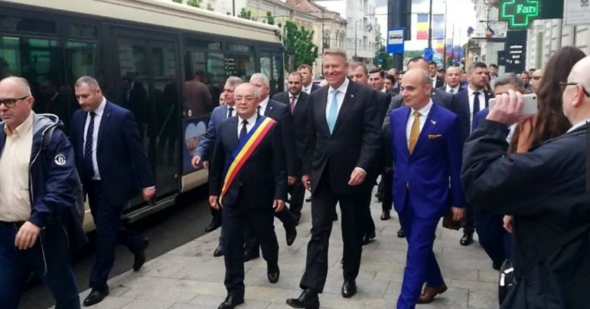 Klaus Iohannis plimbare pe strazile din Cluj: "La Cluj mă simt ca acasă"