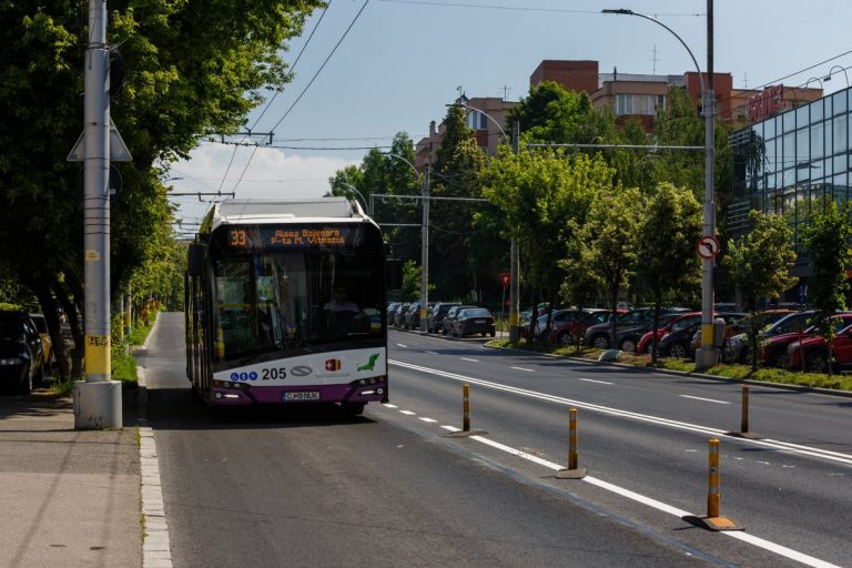 Cum au reuşit autorităţile din Cluj să înjumătăţească timpul petrecut în trafic pe un bulevard intens circulat