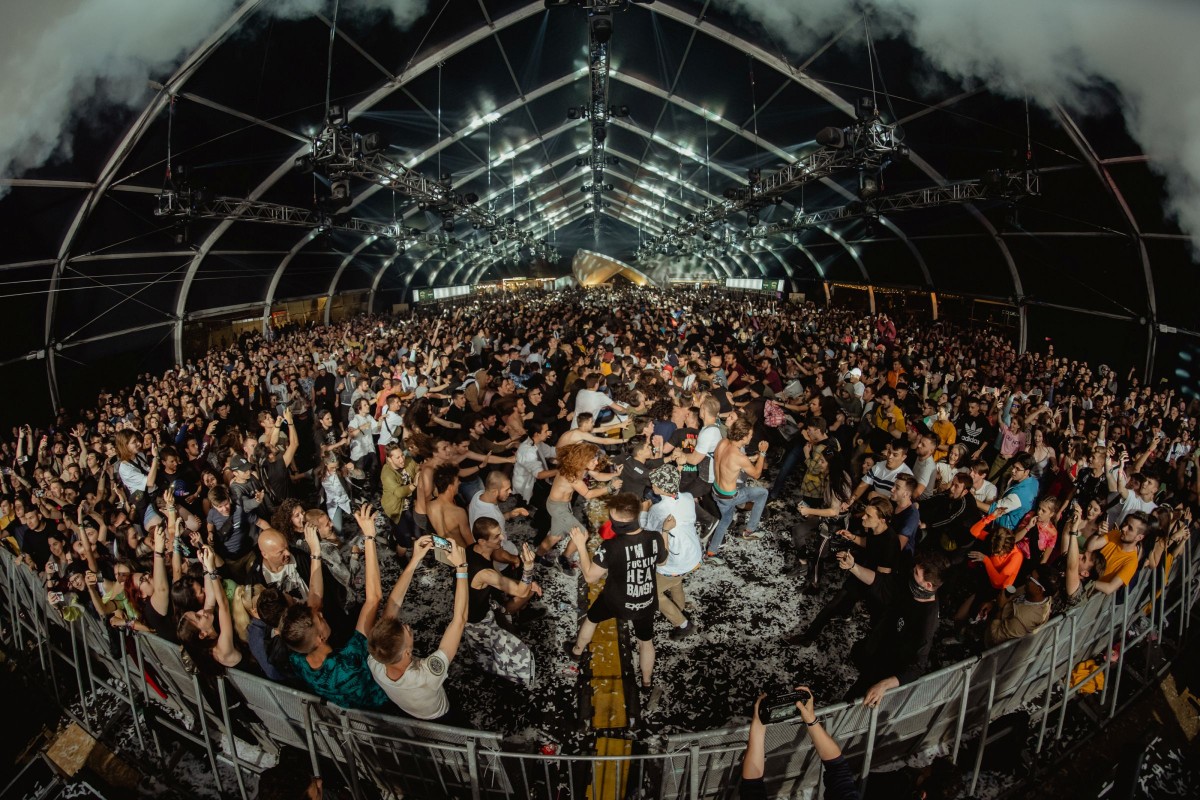Peste 33.000 de oameni în prima zi de Electric Castle! Trupa Limp Bizkit va concerta în această seară