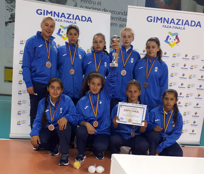 Campanie caritabilă pentru o elevă medaliată cu bronz la Olimpiada Naţională de Oină: se strâng bani pentru o casă