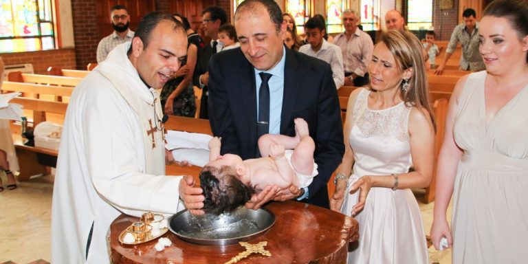 De ce sa alegi un fotograf profesionist pentru botez? 1 De ce sa alegi un fotograf profesionist pentru botez?