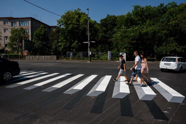 Primele treceri de pietoni cu marcaj orizontal 3D din Cluj-Napoca