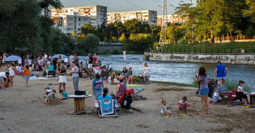 Proiect: părinţii din Cluj-Napoca vor primi bani pentru plata bonelor