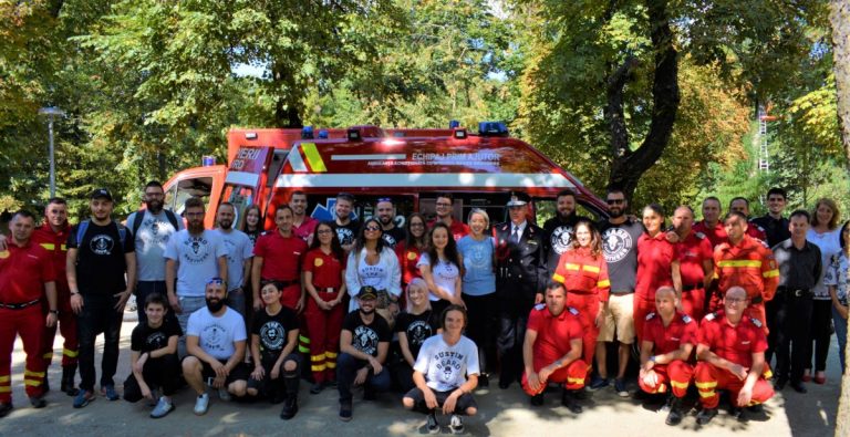 Cadou pentru ISU Cluj de Ziua Pompierilor: Beard Brothers le-a donat cea de-a doua ambulanță SMURD (FOTO) 8 Cadou pentru ISU Cluj de Ziua Pompierilor: Beard Brothers le-a donat cea de-a doua ambulanță SMURD