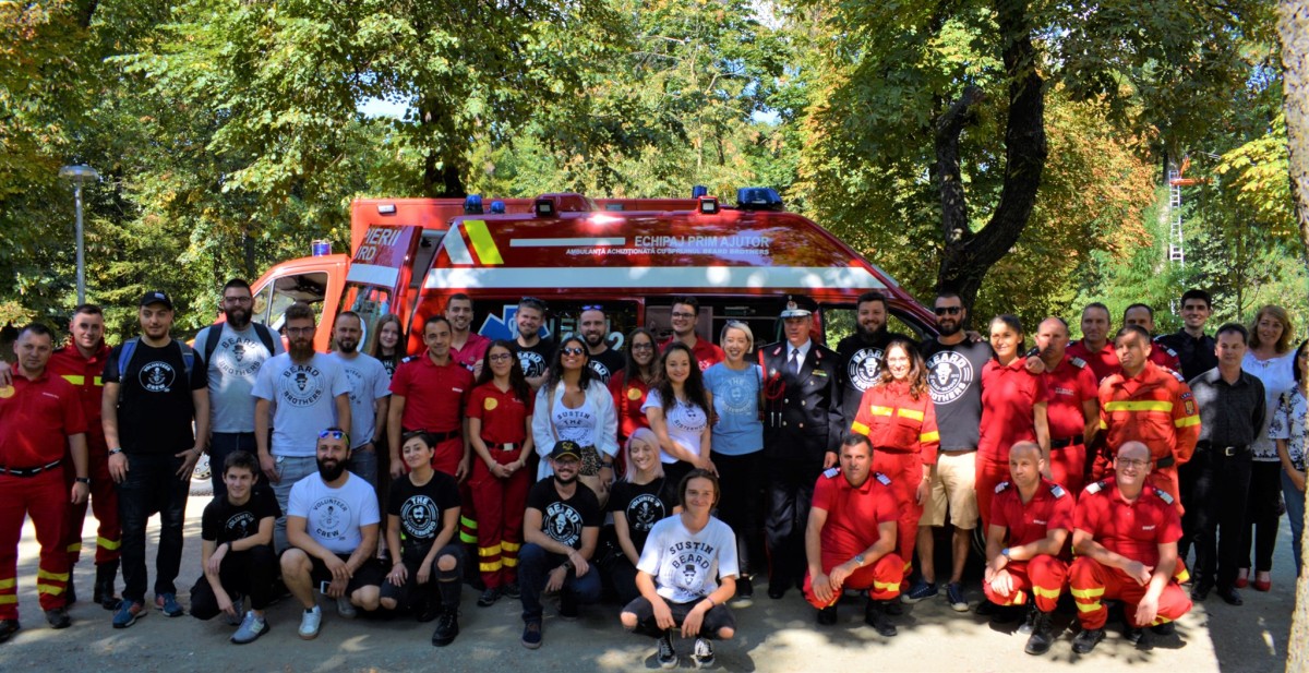 Cadou pentru ISU Cluj de Ziua Pompierilor: Beard Brothers le-a donat cea de-a doua ambulanță SMURD