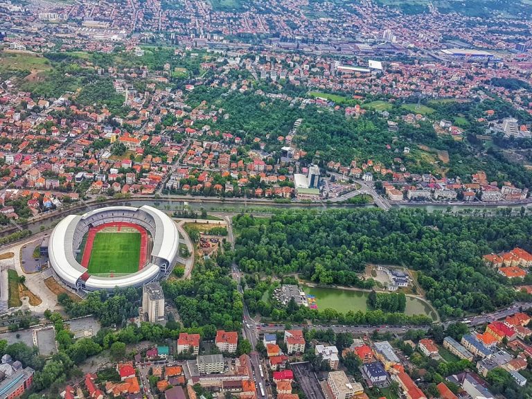 Un parlamentar cere ca avioanele să nu mai zboare peste oraşul Cluj-Napoca