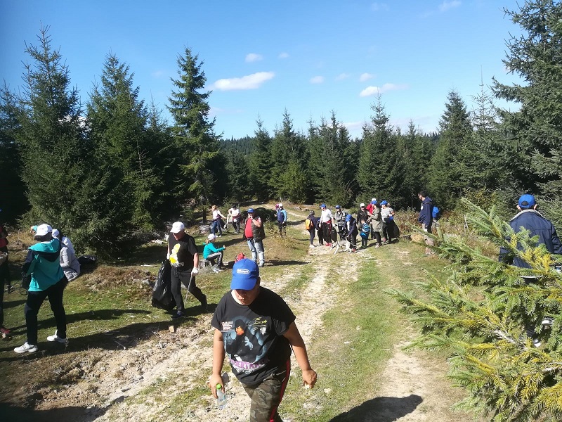 Ecologizare în jurul lacului Tarniţa: 150 de voluntari au strâns 1.200 de saci cu gunoaie (FOTO) 3 ecologizare maguri racatau 2019