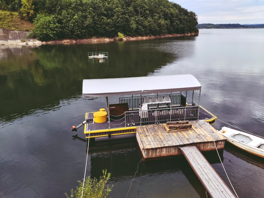 Un deputat clujean vrea să interzică ambarcaţiunile pe lacul Tarniţa