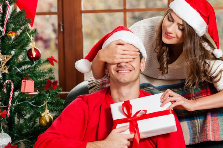 Primul an de relatie? Alege cel mai frumos cadou de Craciun pentru EL - TOP 5 IDEI