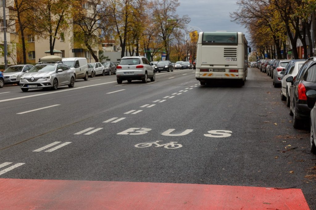 A fost implementată banda dedicată transportului în comun pe Calea Florești