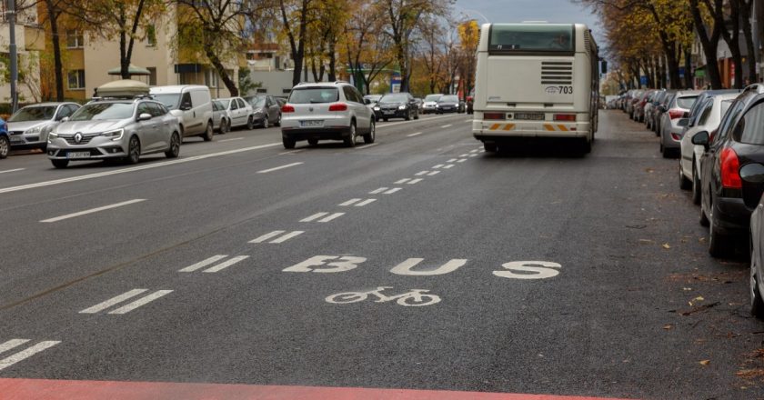 A fost implementată banda dedicată transportului în comun pe Calea Florești
