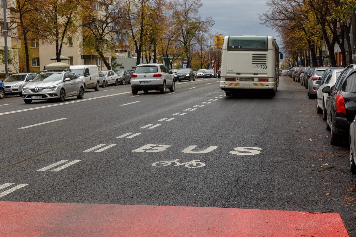 A fost implementată banda dedicată transportului în comun pe Calea Florești