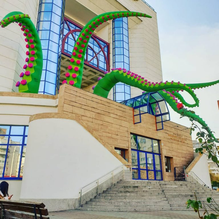 Tentaculele | Biblioteca Judeţeană Cluj are o nouă înfăţişare în cadrul unui proiect Lights On România 3 Tentaculele | Biblioteca Judeţeană Cluj are o nouă înfăţişare în cadrul unui proiect Lights On România
