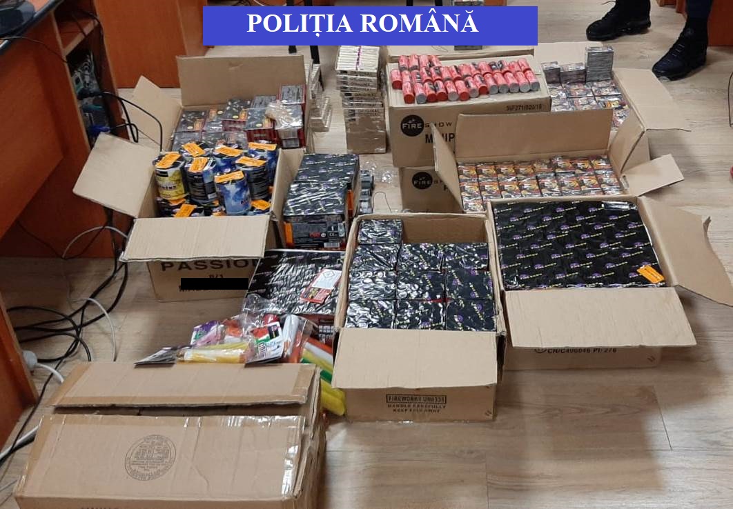 Aproape două tone de petarde şi artificii au fost confiscate de poliţiştii din Cluj