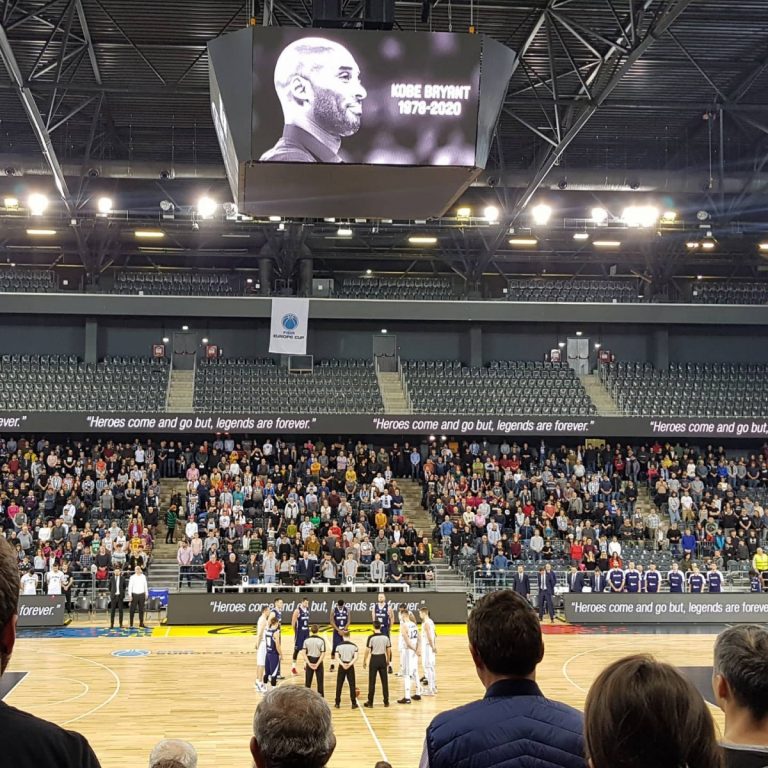 Omagiu adus lui Kobe Bryant la Cluj-Napoca (FOTO) 7 Omagiu adus lui Kobe Bryant la Cluj-Napoca