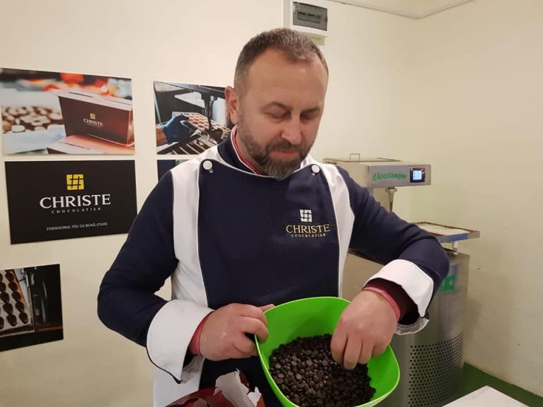 Un preot din Cluj produce ciocolată cu canabis