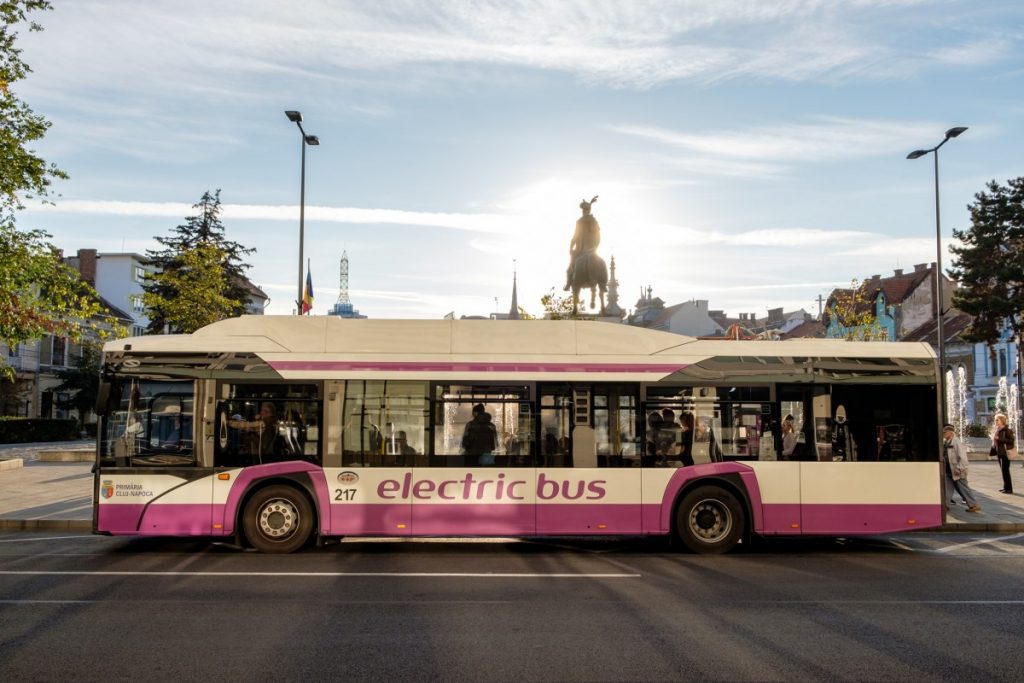 Elevii și studenții din Cluj-Napoca vor beneficia de la 1 martie de 120 călătorii gratuite pe mijloacele de transport în comun