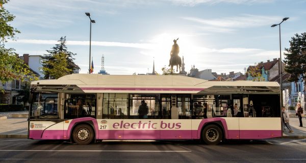 Elevii și studenții din Cluj-Napoca vor beneficia de la 1 martie de 120 călătorii gratuite pe mijloacele de transport în comun