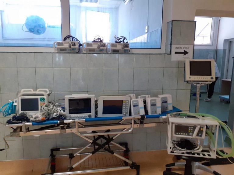USAMV Cluj a oferit 12 aparate medicale unui spital din Cluj care tratează pacienţii cu Covid-19