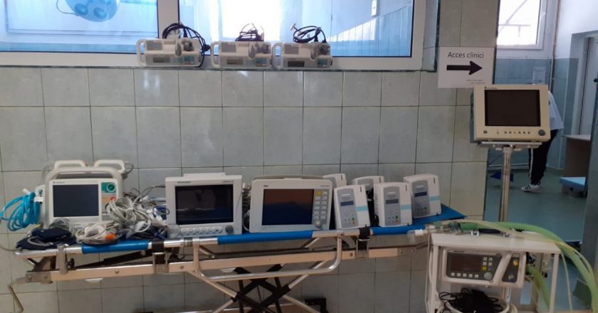 USAMV Cluj a oferit 12 aparate medicale unui spital din Cluj care tratează pacienţii cu Covid-19
