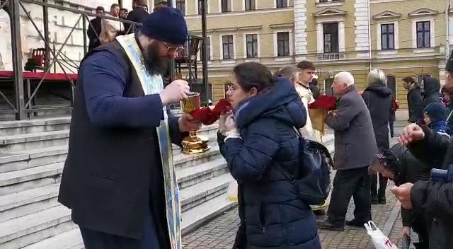 Purtătorul de cuvânt al Mitropoliei Clujului, după împărtăşanie: Sperăm să nu fi avut nimeni coronavirus