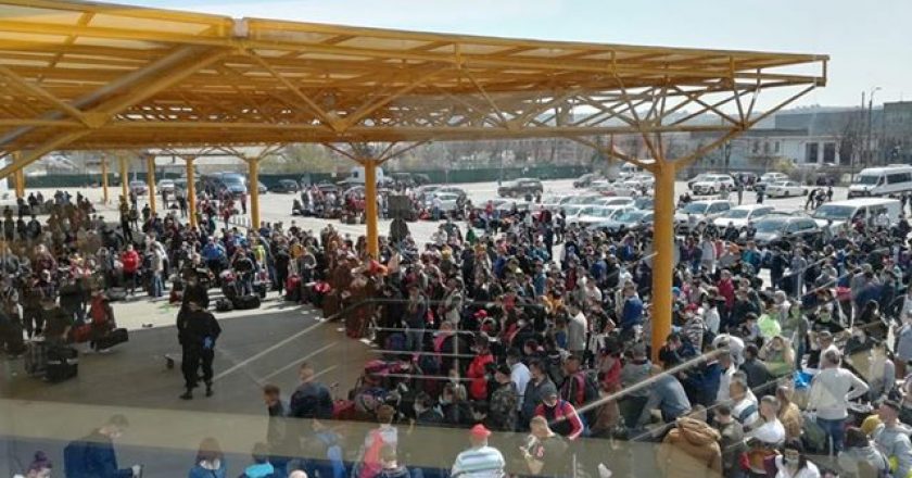 Aproximativ 1500 de români aşteaptă pe Aeroportul Cluj să plece în Germania
