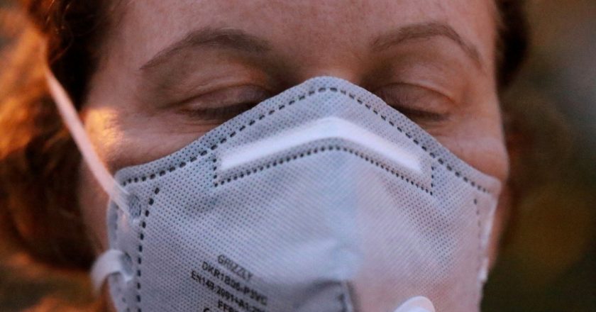 Autorităţile din judeţul Cluj recomandă acoperirea feței cu mască
