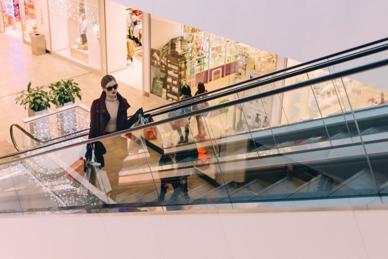 Mall-urile ar putea fi deschise din 15 iunie