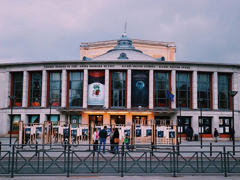 Teatrul Maghiar de Stat Cluj organizează spectacole pe malul Somesului