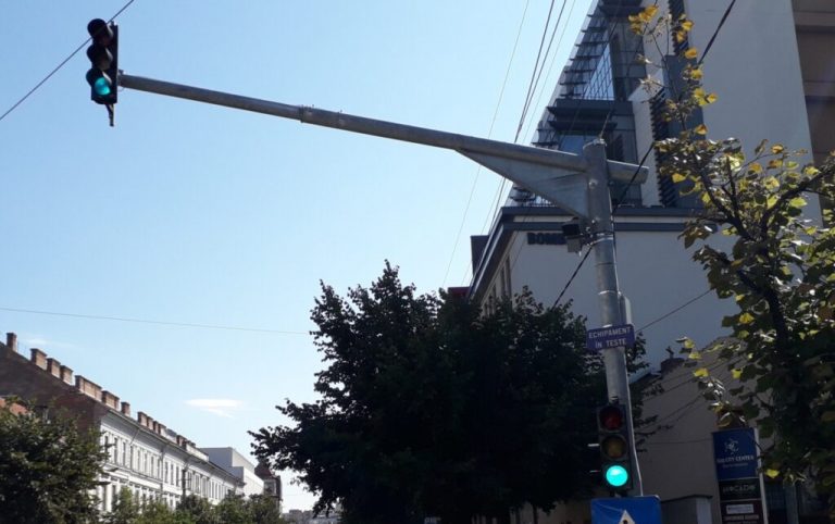 Radare fixe pe străzile din Cluj-Napoca | Primul a fost deja montat şi se află în teste