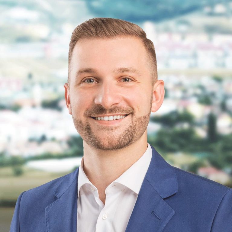 Bogdan Pivariu (PNL) este noul primar al comunei Floreşti 9 Bogdan Pivariu (PNL) este noul primar al comunei Floreşti