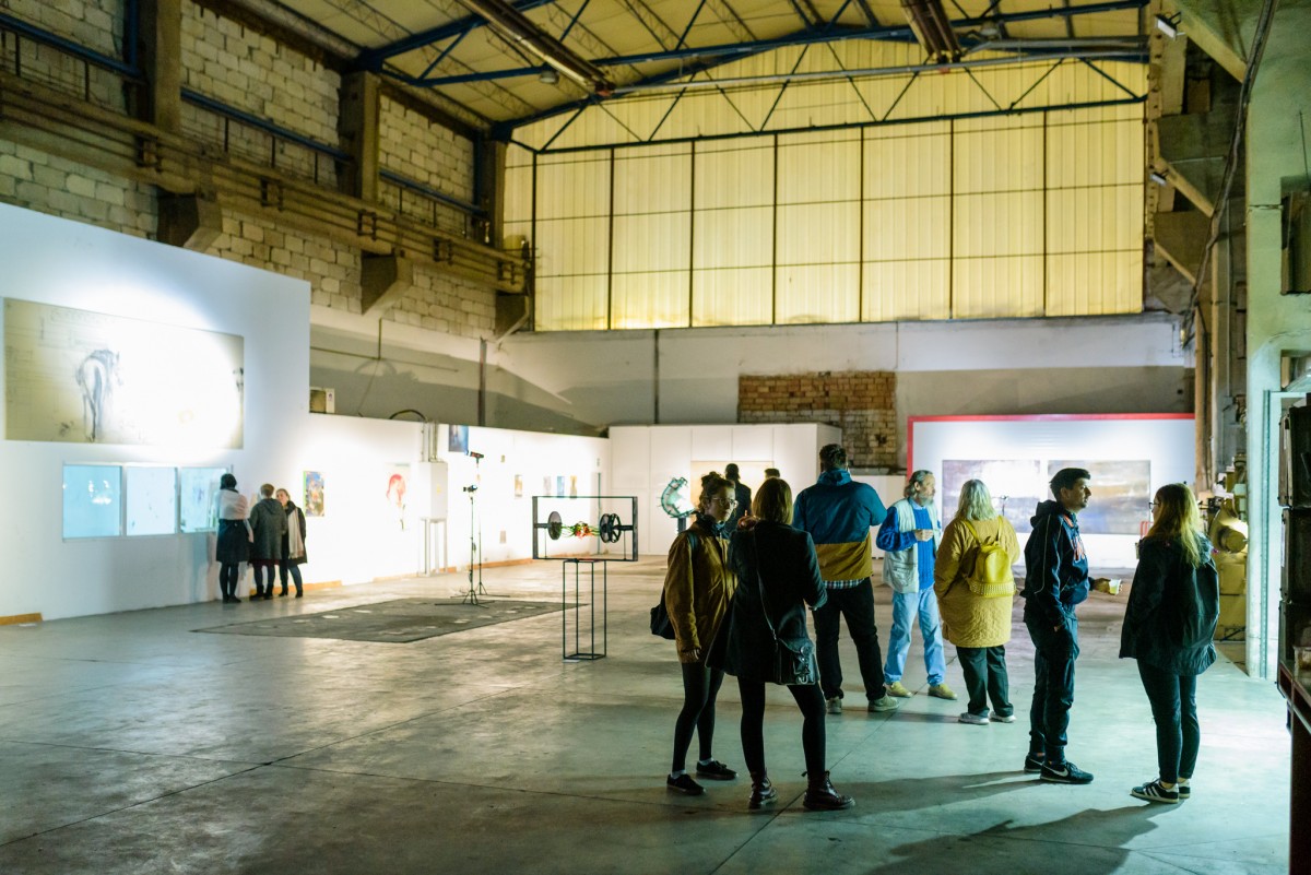 Clujenii sunt invitați să descopere arta contemporană la Noaptea Albă a Galeriilor