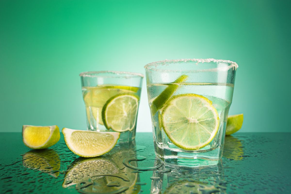Cum se bea o sticla de vodka in Rusia?