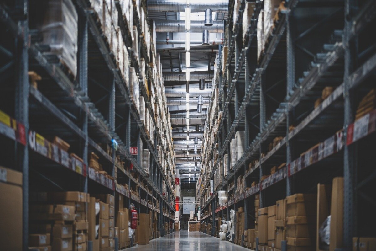 Ce avantaje obţii atunci când închiriezi spaţii industriale