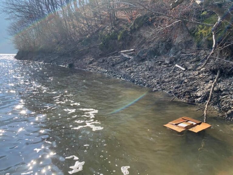 Rezultate parţiale: apa din Tarniţa nu a fost contaminată de medicamentele aruncate în lac