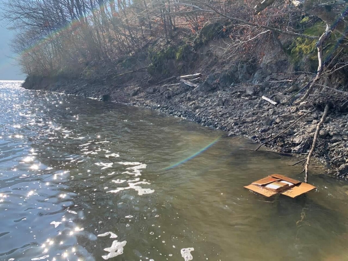 Rezultate parţiale: apa din Tarniţa nu a fost contaminată de medicamentele aruncate în lac