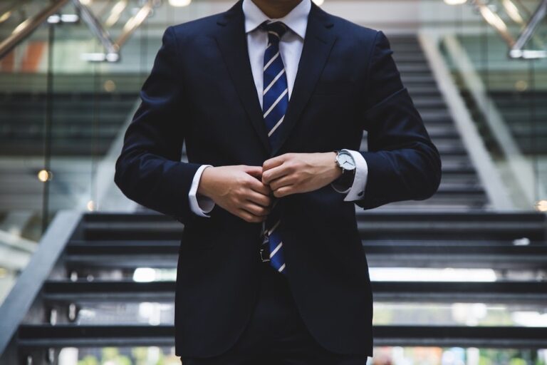 Care este rolul unui consultant financiar? Află cum te poate ajuta