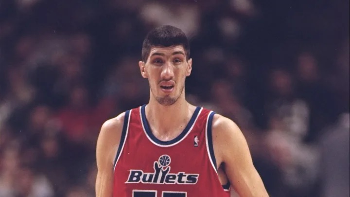 Documentar despre cariera clujeanului Gheorghe Mureşan: "Viața și moștenirea celui mai înalt jucător din NBA"
