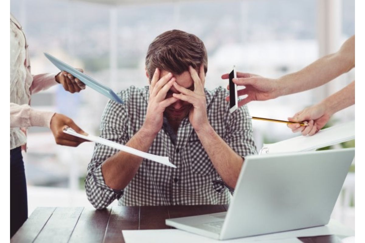 Treci printr-o perioadă solicitantă? Uite ce greșeli faci atunci când ești stresat