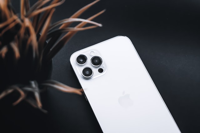 De ce ai nevoie de o husă pentru telefon chiar și pe timp de vară?